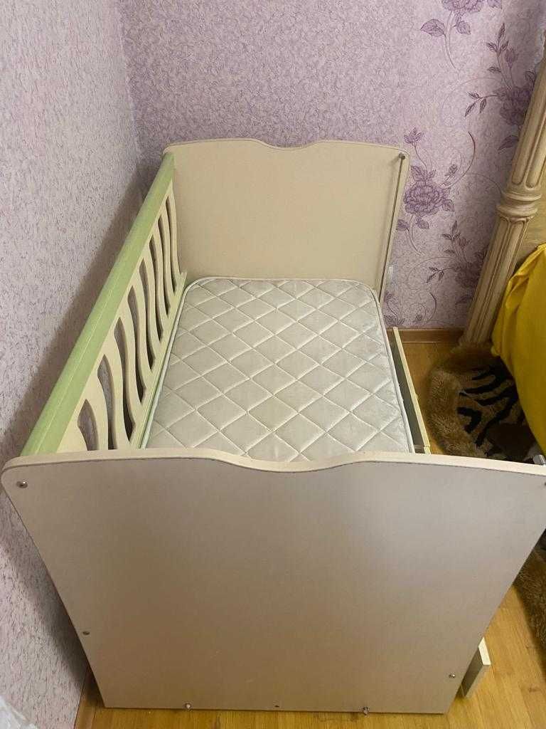 детская кровать (манеж)