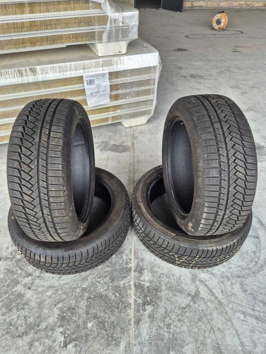 Зимни гуми 235/50/19 Continental 4бр.