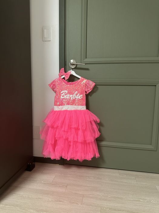 Продам платье Барби (Barbie) на рост 122-128 (с заколкой)