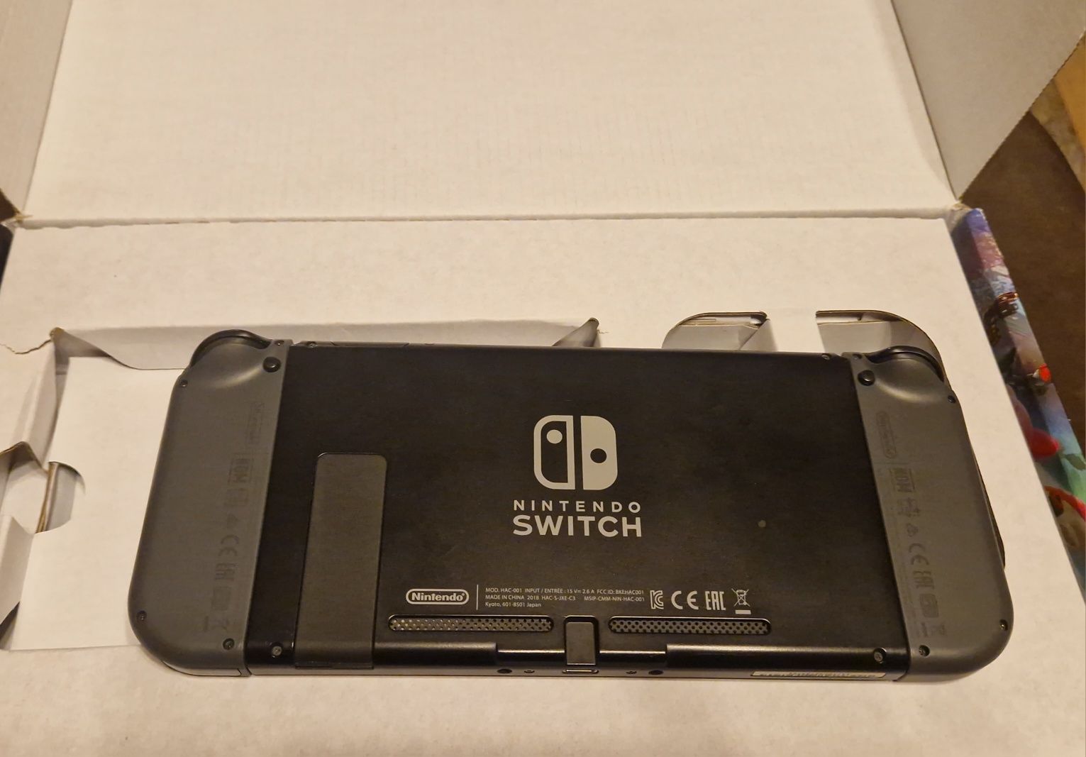 Продавам Nintendo Switch Super SmashBros edition
