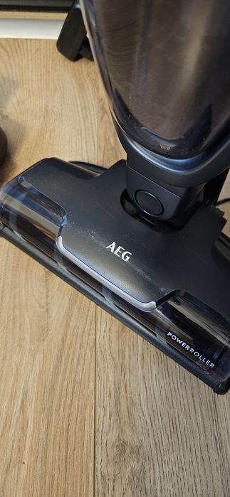 Вертикална прахосмукачка AEG QX8-2-PANI***