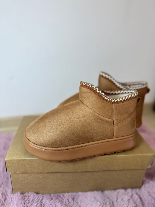 Încălțăminte tip UGG