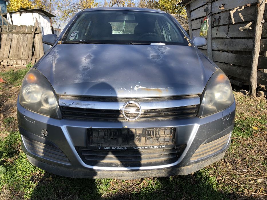 Dezmembrez Opel Astra H 1.6 cod Z16XEP Culoare Gri Z163