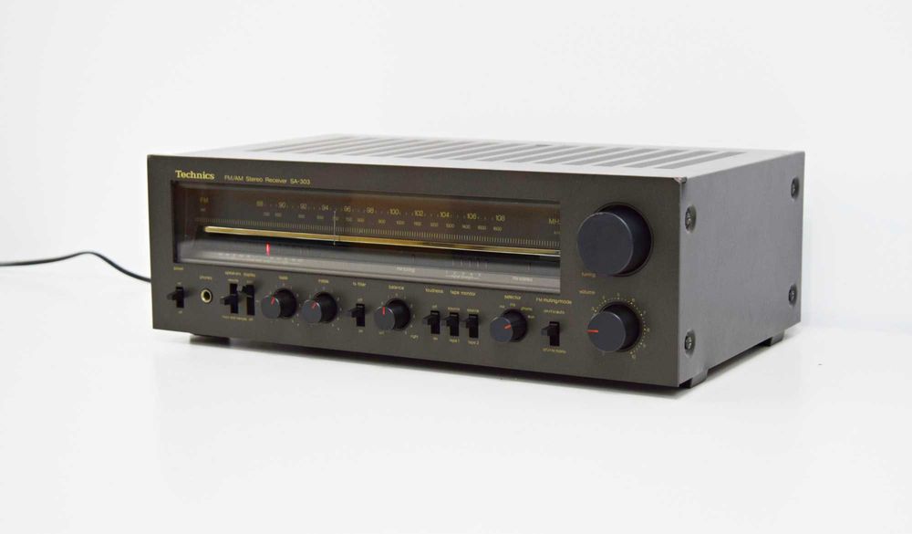 Amplituner Technics SA-303, amplificator