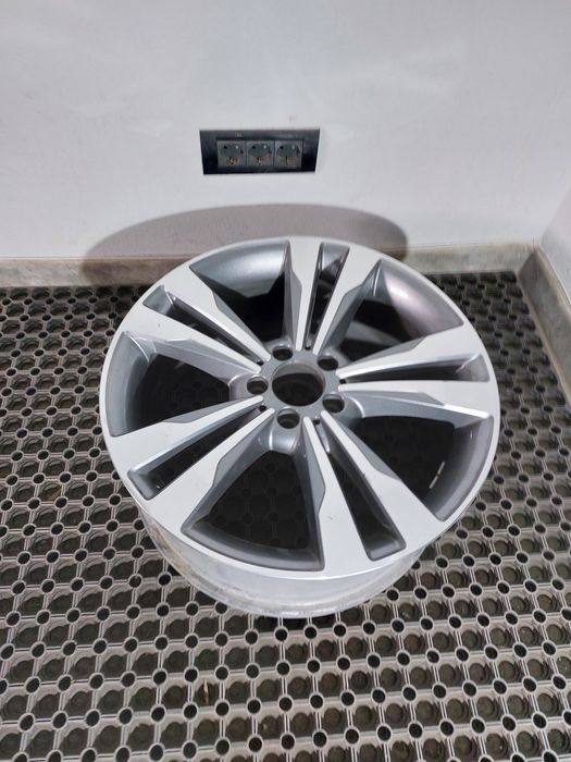 trei jante 19 originale mercedes s w222 / a217 / c217 8,5j et36