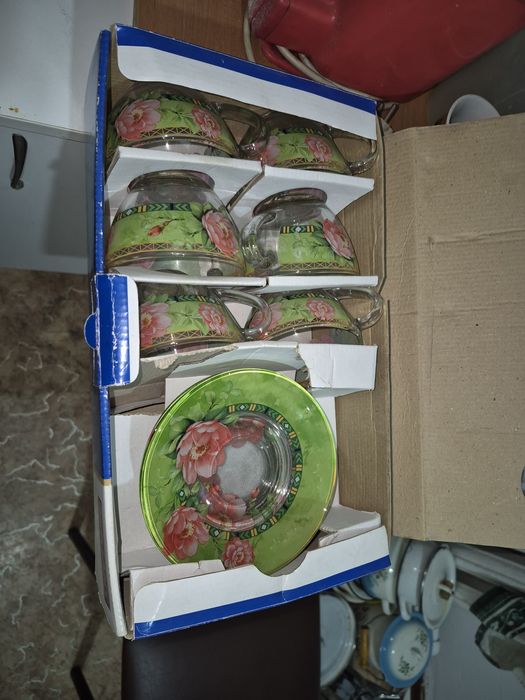 Набор посуды с цветочками