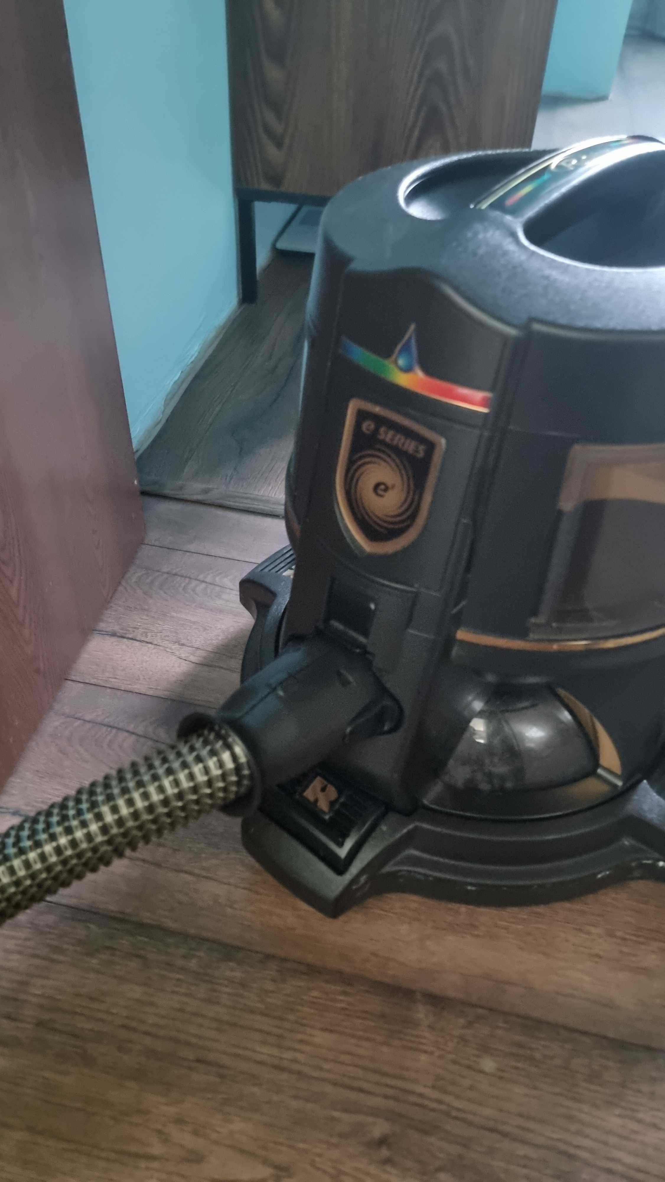 Продавам прахосмукачка RAINBOW  E-Серия