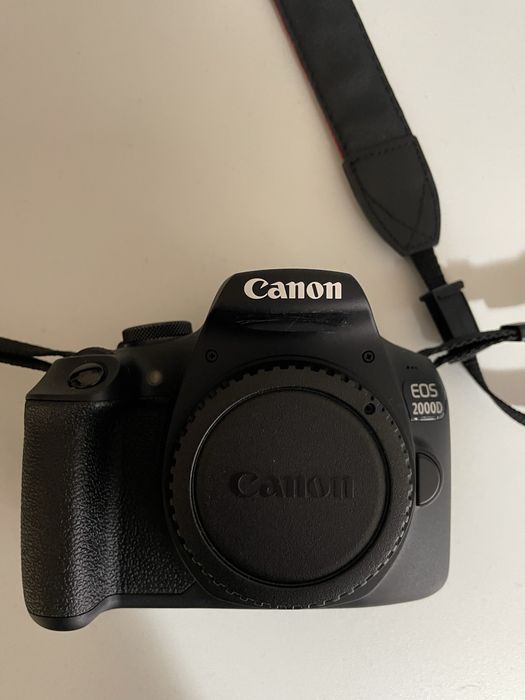Aparat foto DSLR Canon EOS 2000D + obiective