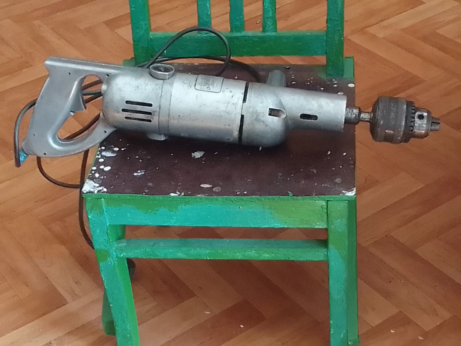 Продаю электродрель