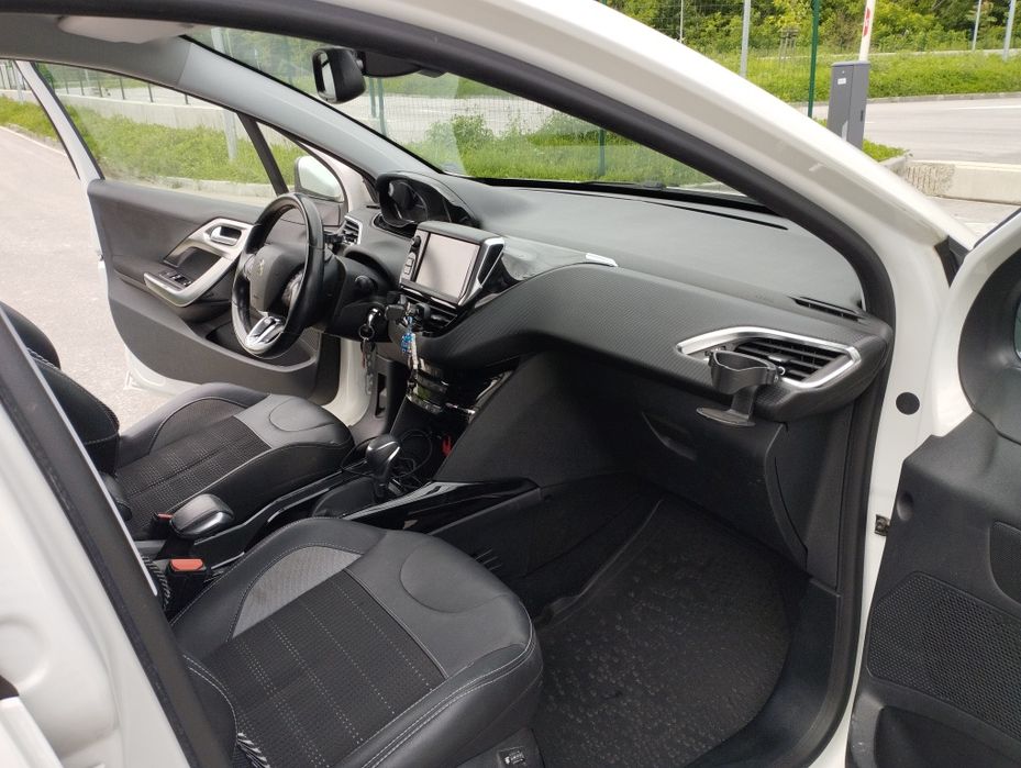 Peugeot 2008 ALLURE 1,2 бензин, PureTech