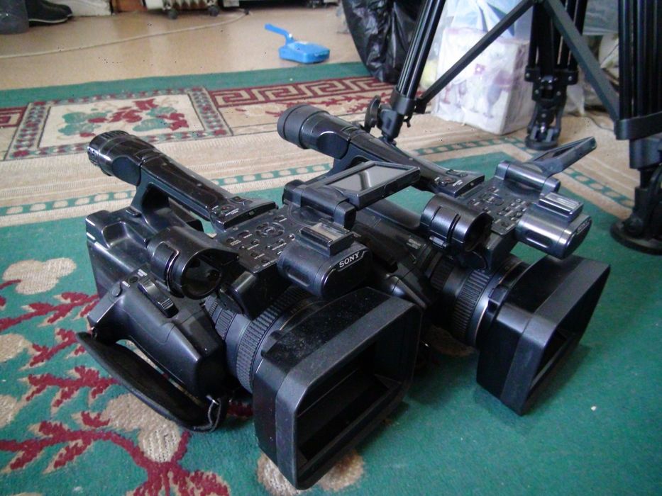 Видеокамера SONY HDR-AX 2000E