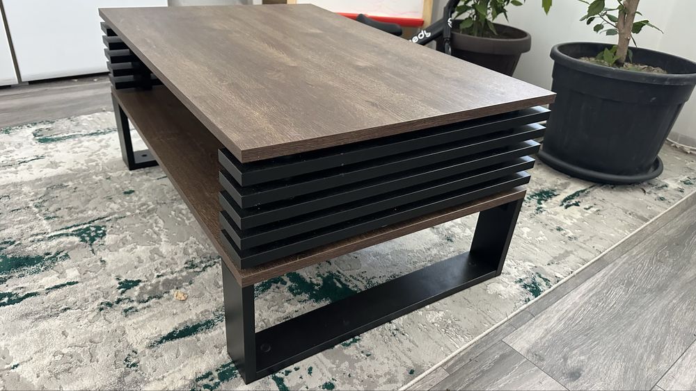 Masă de cafea maro cu negru – design deosebit
