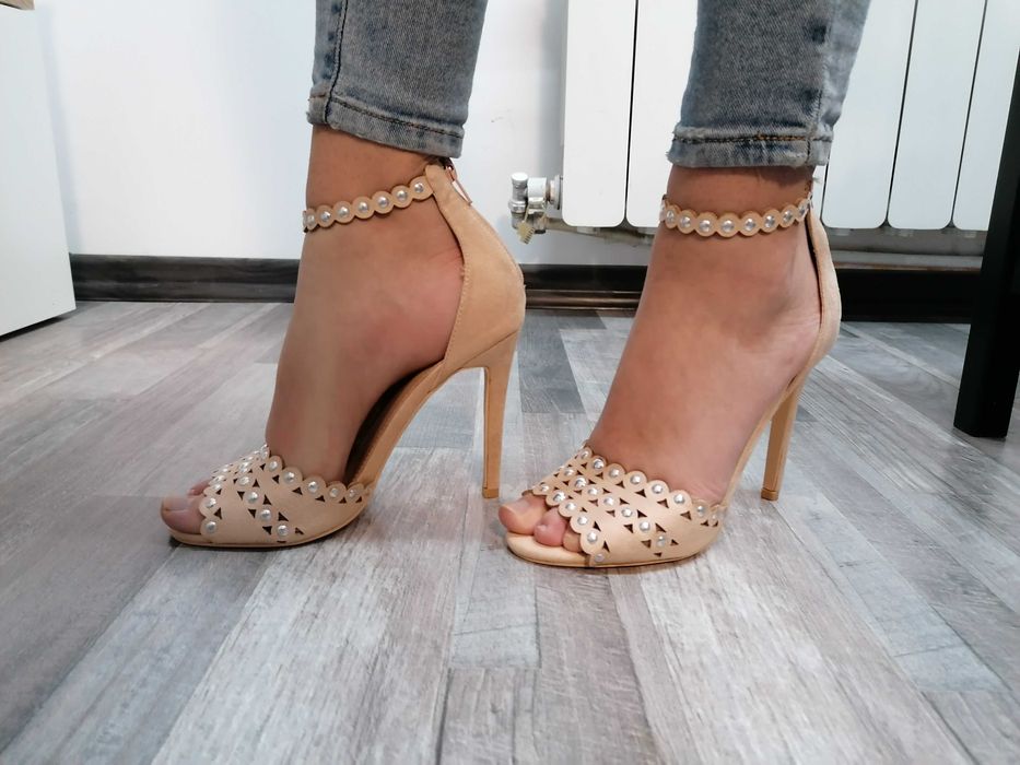 Дамски сандали с ток