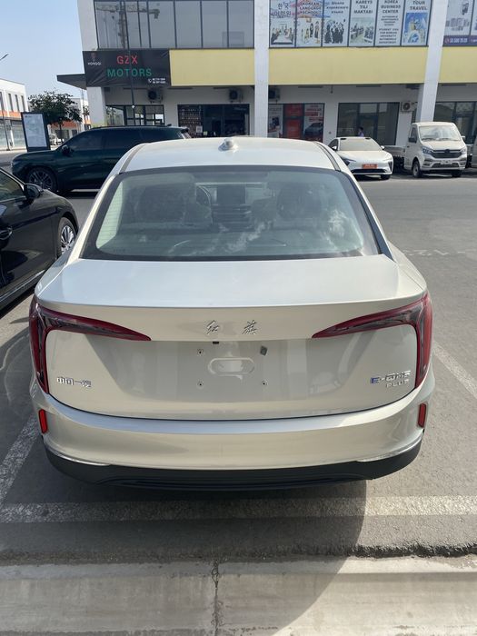 Hongqi E-QM 5 Full Restyling 500/560KM 2025