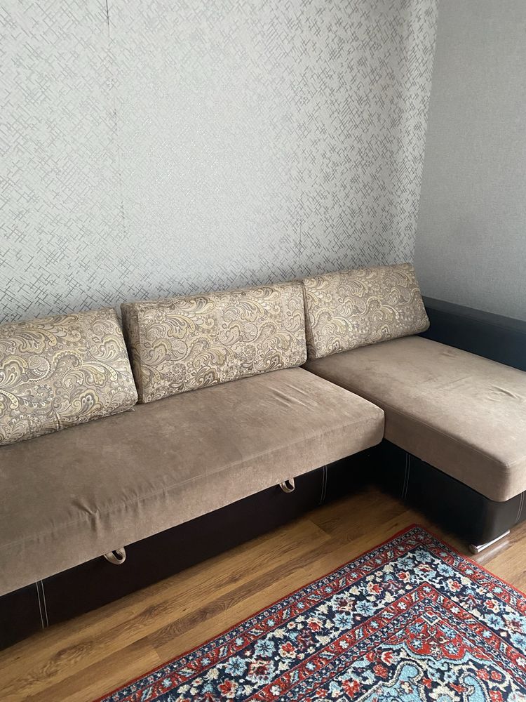 Продаю диван для зала