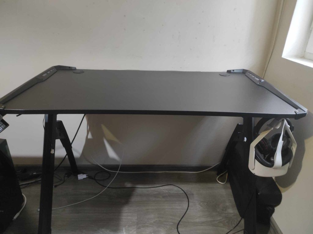 Геймърско бюро Ultradesk Invader Black  с подсветка