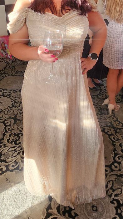 Продавам официална дълга рокля L размер