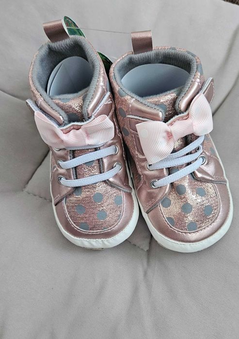 Sneakersi roz, marime 13-18 luni