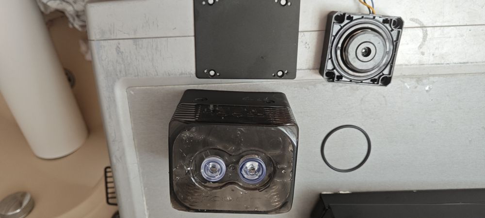 Pompa watercooling DDC 310 si rezervor Alphacool Eisstation