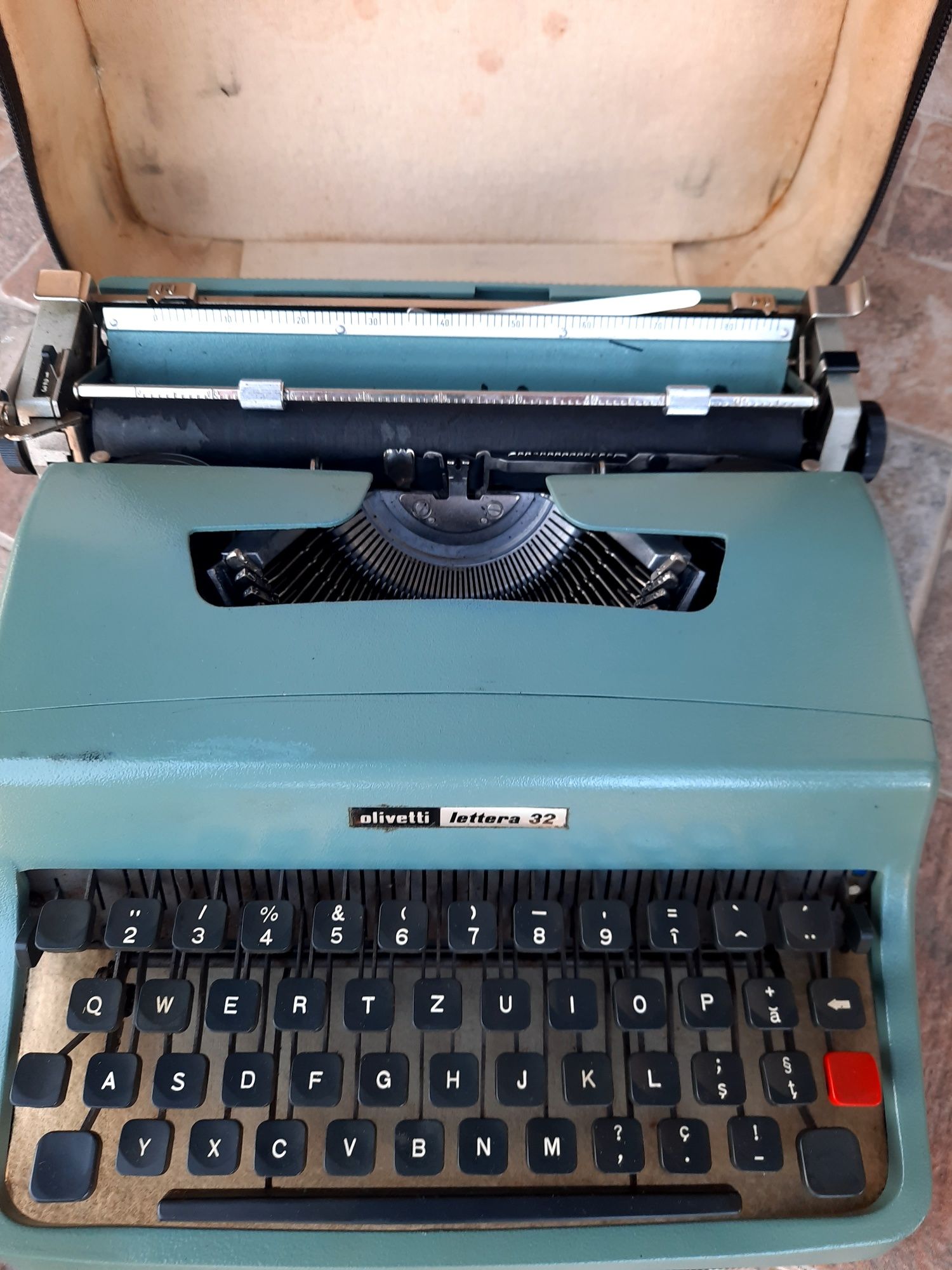 Masina de scris Olivetti Lettera 32