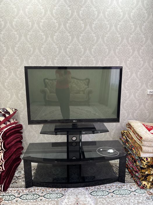Телевизор подставкасымен сатылады