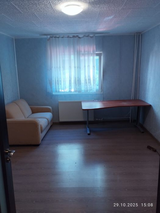 Garsoniera parter din 4 nemobilata metrou oaza