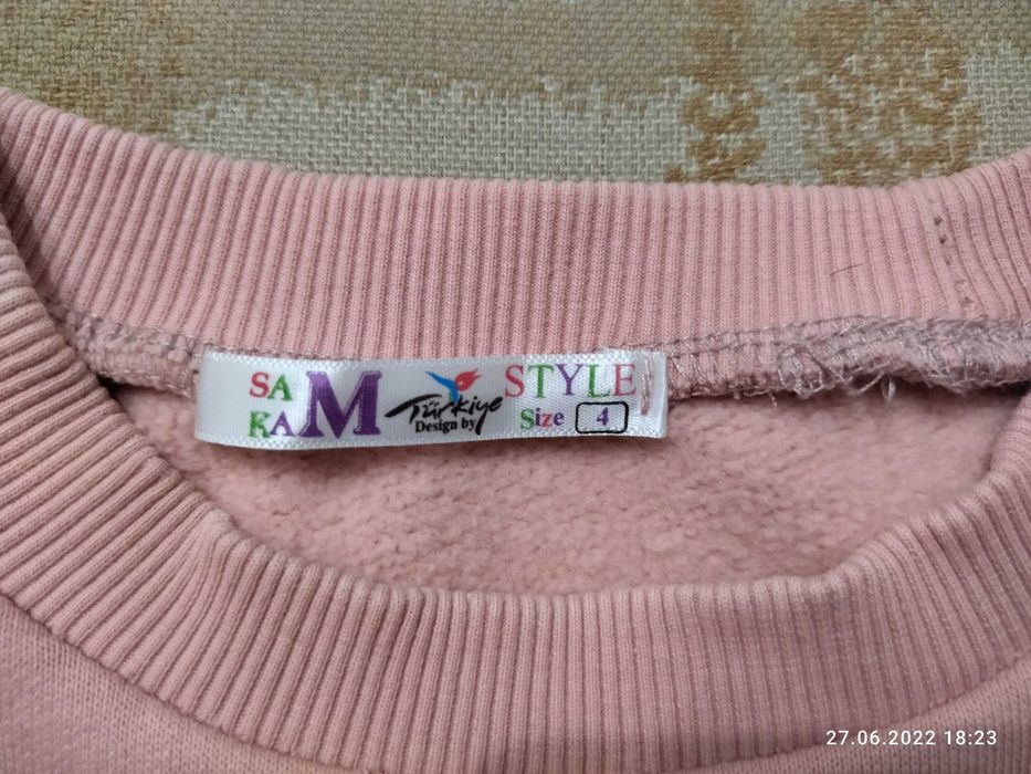 Спортивный костюм + безрукавка.