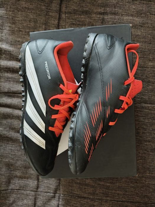 Pantofi sport Adidas Predator 42,5