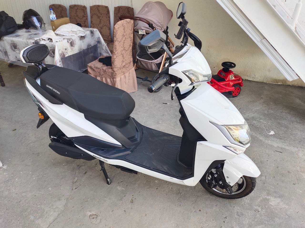 Продаётся электронный скутер/80км/550$ уступка есть.