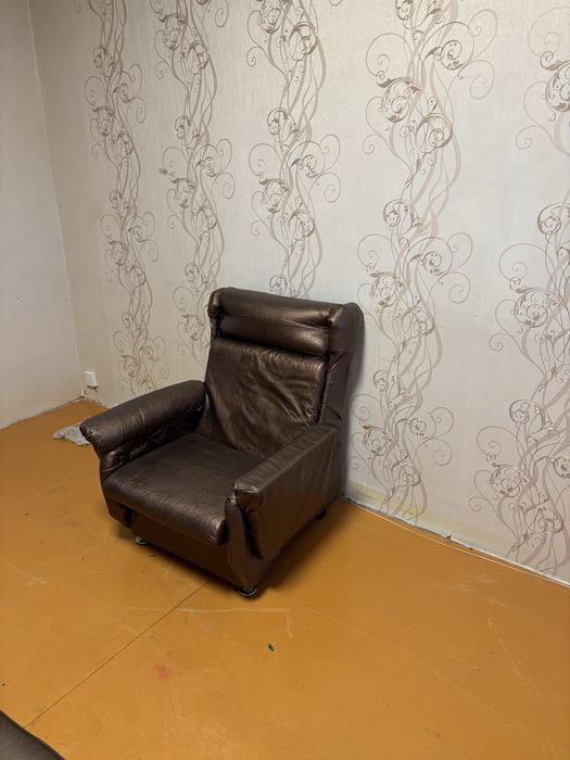 Отдам кресло, крепкое, самовывоз.