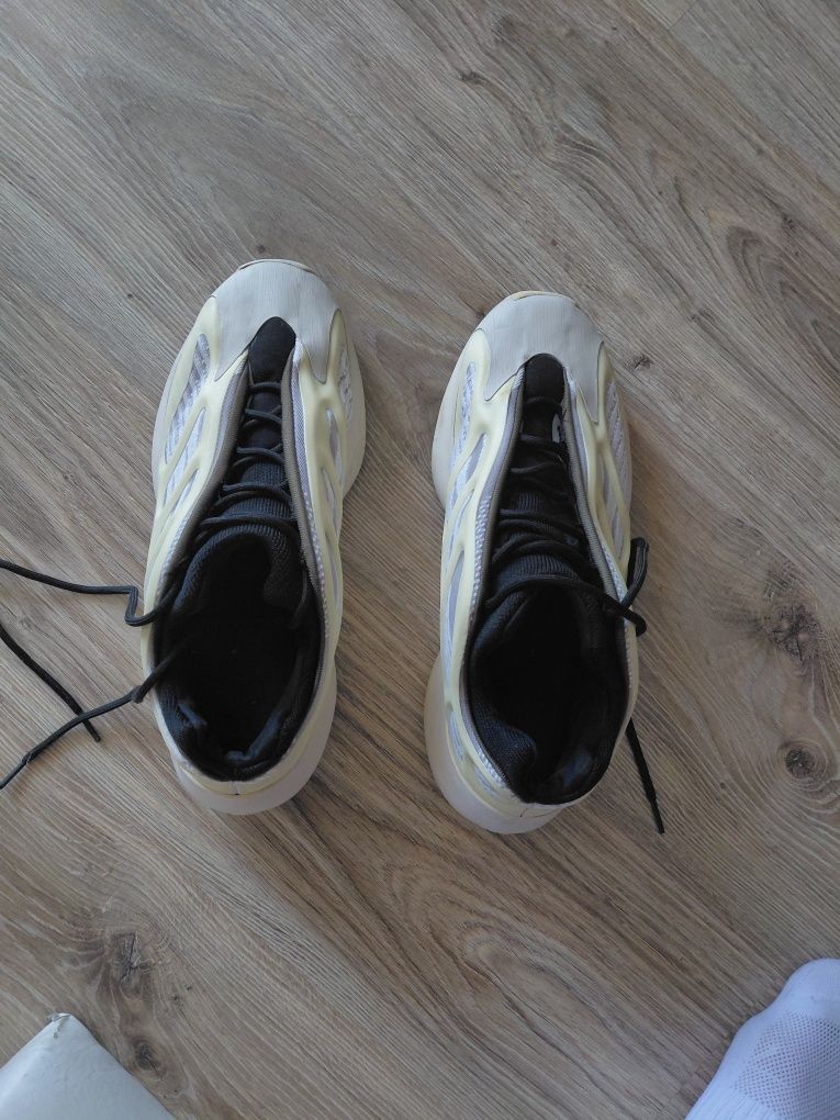 Adidas Yezzy 700 V3 Azael