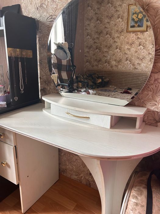 Туалетный столик