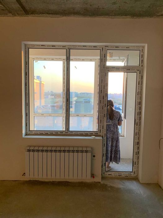 Продам пластиковое  окно и пластиковую дверь б/у, почти новые