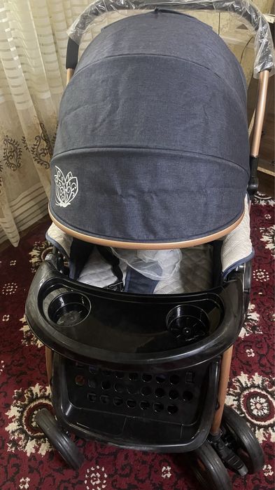 Коляска сотилади