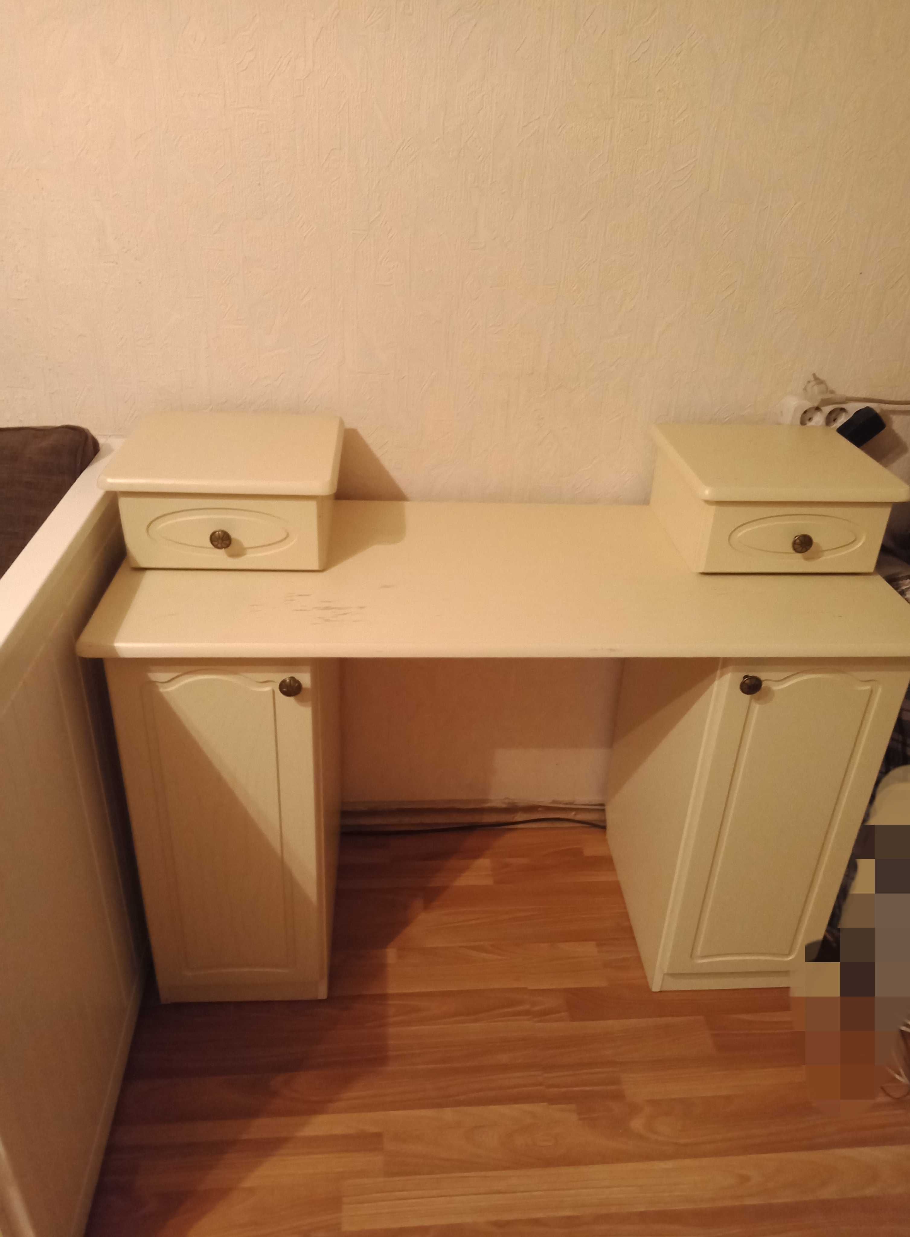 Стол универсальный со шкафами, пр-во Россия.