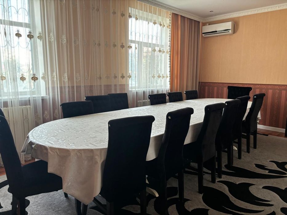 Продам стол длина 4 ,5 ширина 1 м20 см