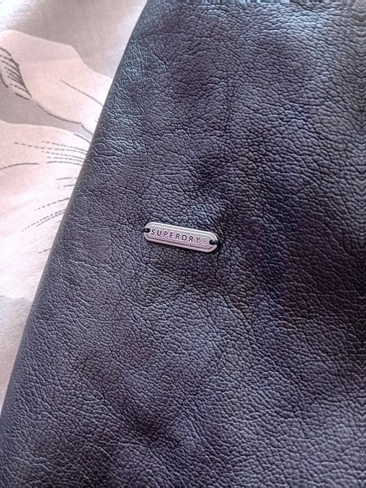 Vând geacă de piele Superdry L. Nouă!!!