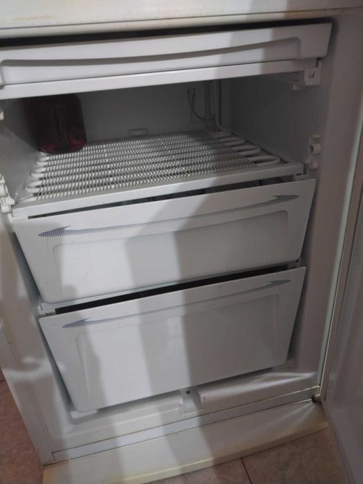 Хладилник с фризер Волтел