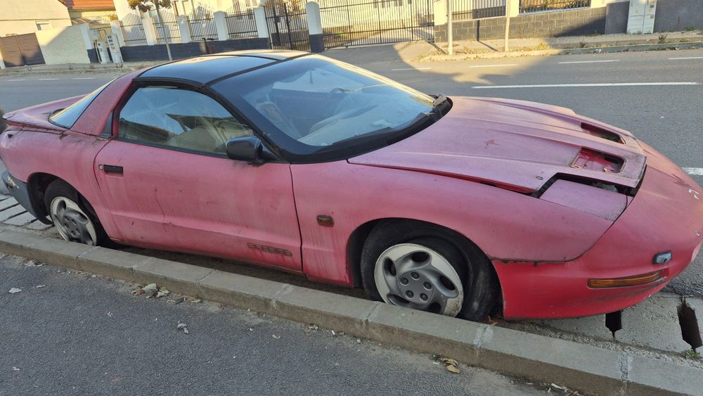 Dezmembrez Ponttiac Firebird
