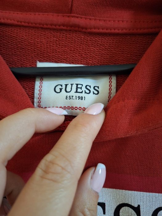 Червено горнище Guess