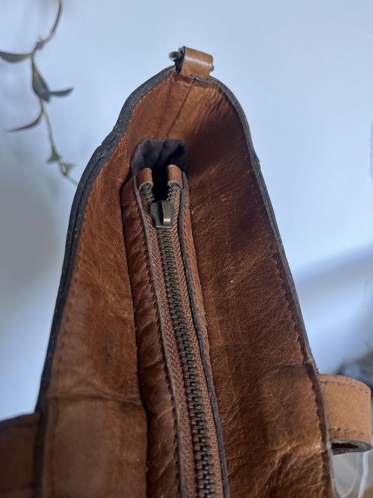 Кожена чанта zara