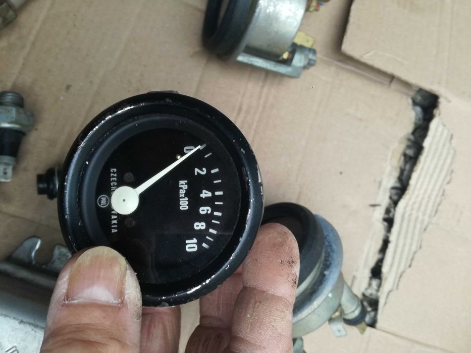 Продавам алтернатор/ динамо и други части за Авия.