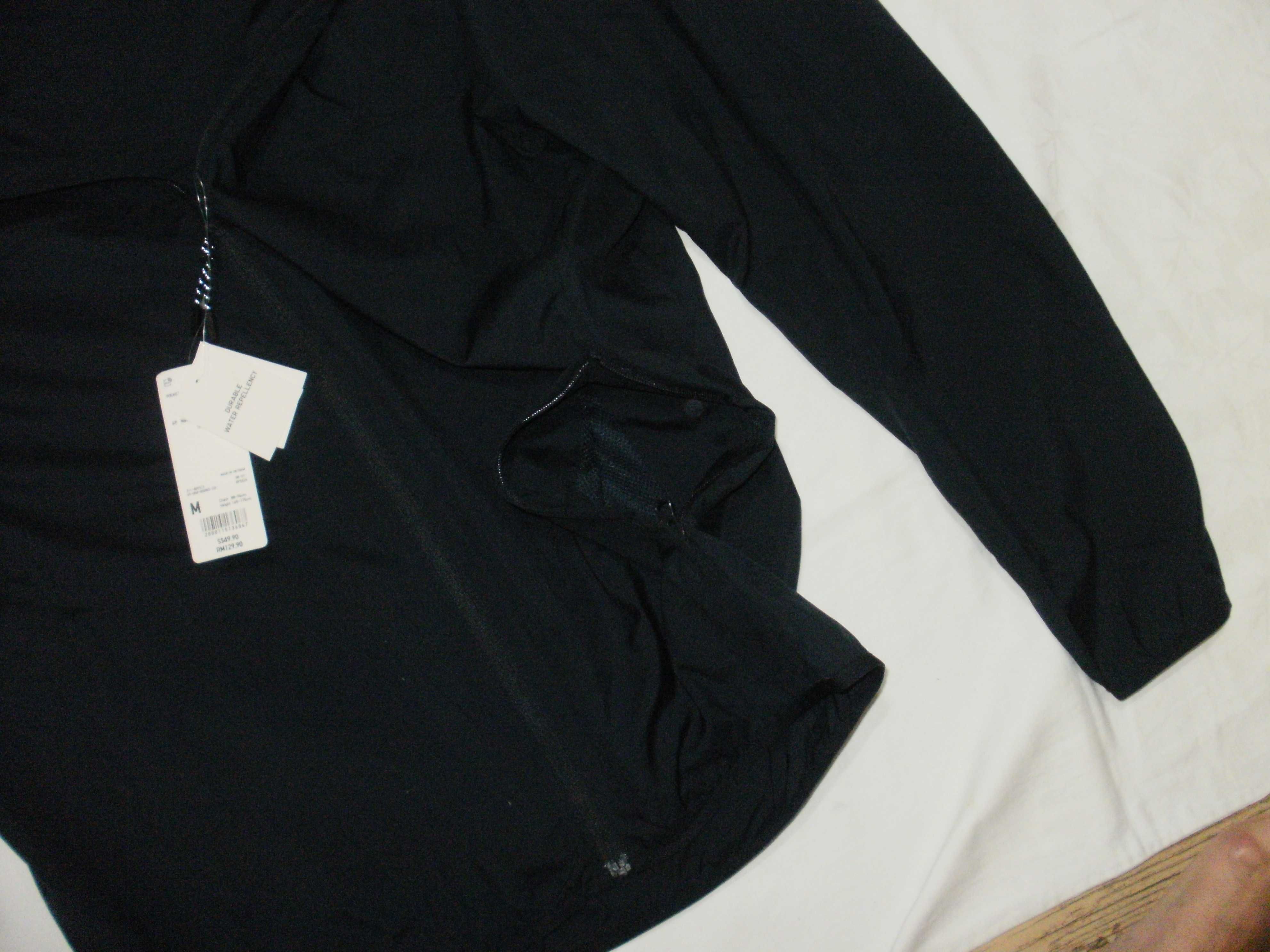 UNIQLO нова мъжка ветровка с етикет М