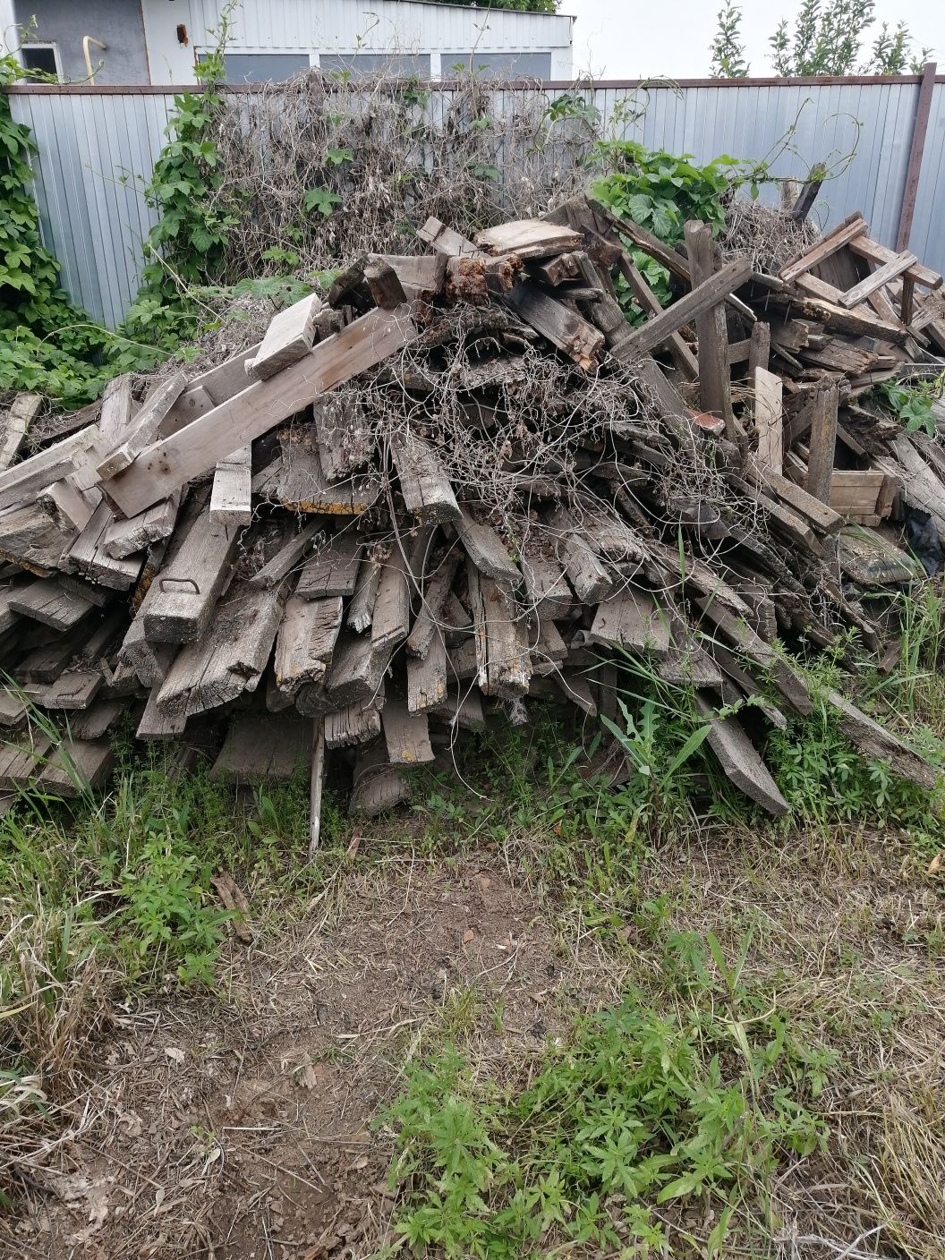 Продам доски б/у на дрова