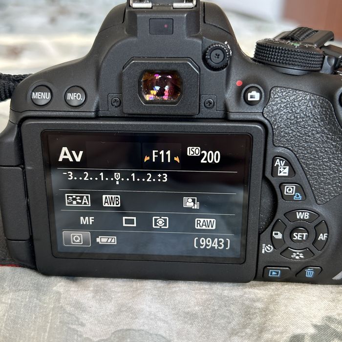 Aparat foto dslr Canon EOS 700D