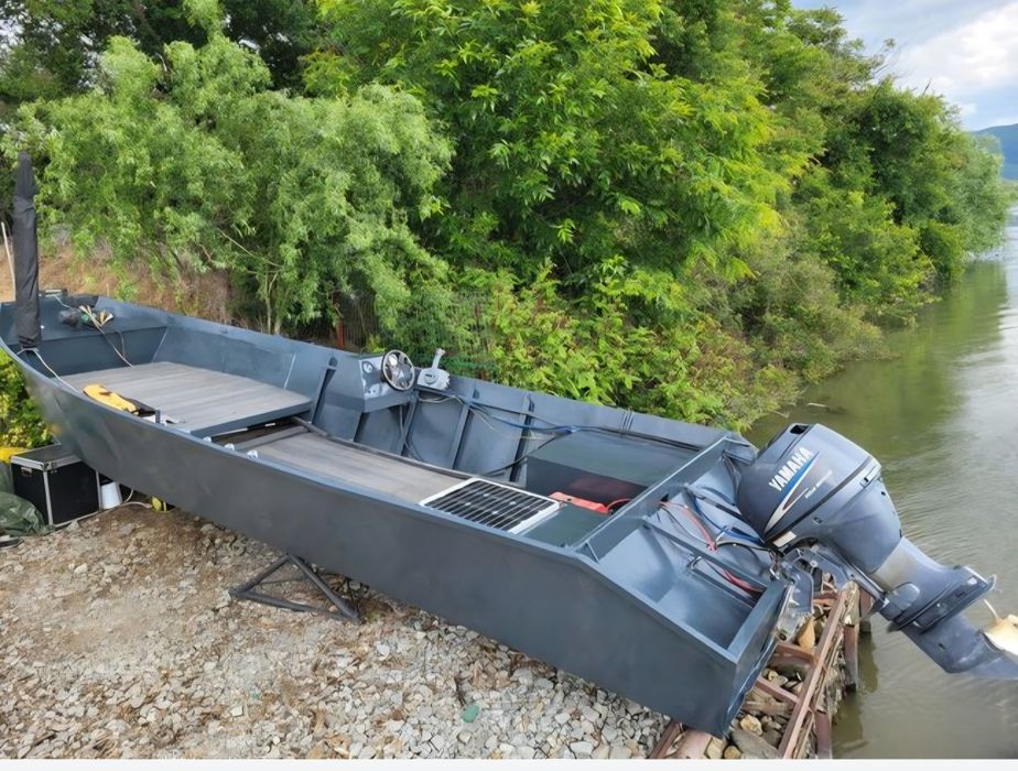 Barca cu motor Yamaha 40 hp