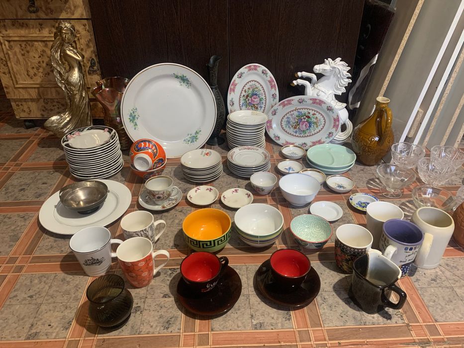 Чайник ложки вилки чашки кружки тарелки посуда разная сковородка