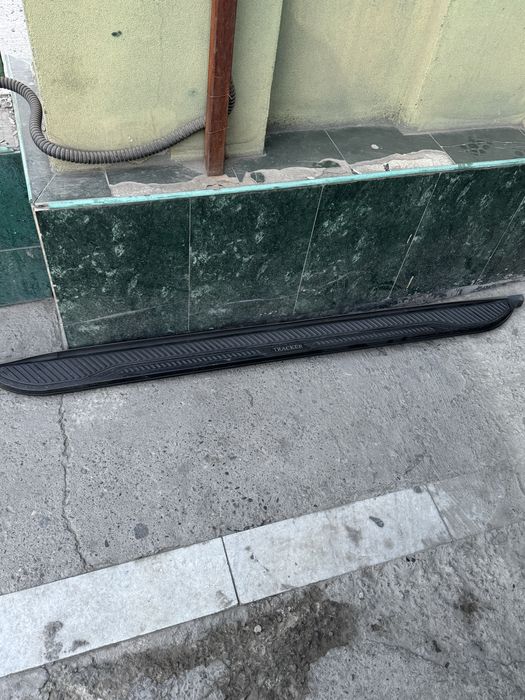 Tracker 2 parog black piano