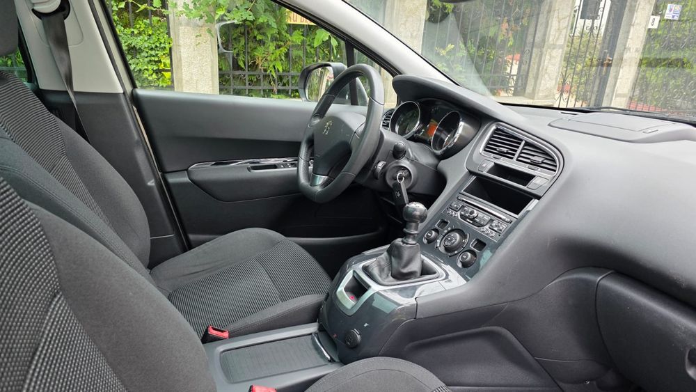 Peugeot 5008 * 1.6 Benzina * An 2013 * Cutie manuala * Euro 5