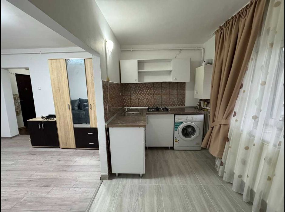 Garsonieră de închiriat, parter